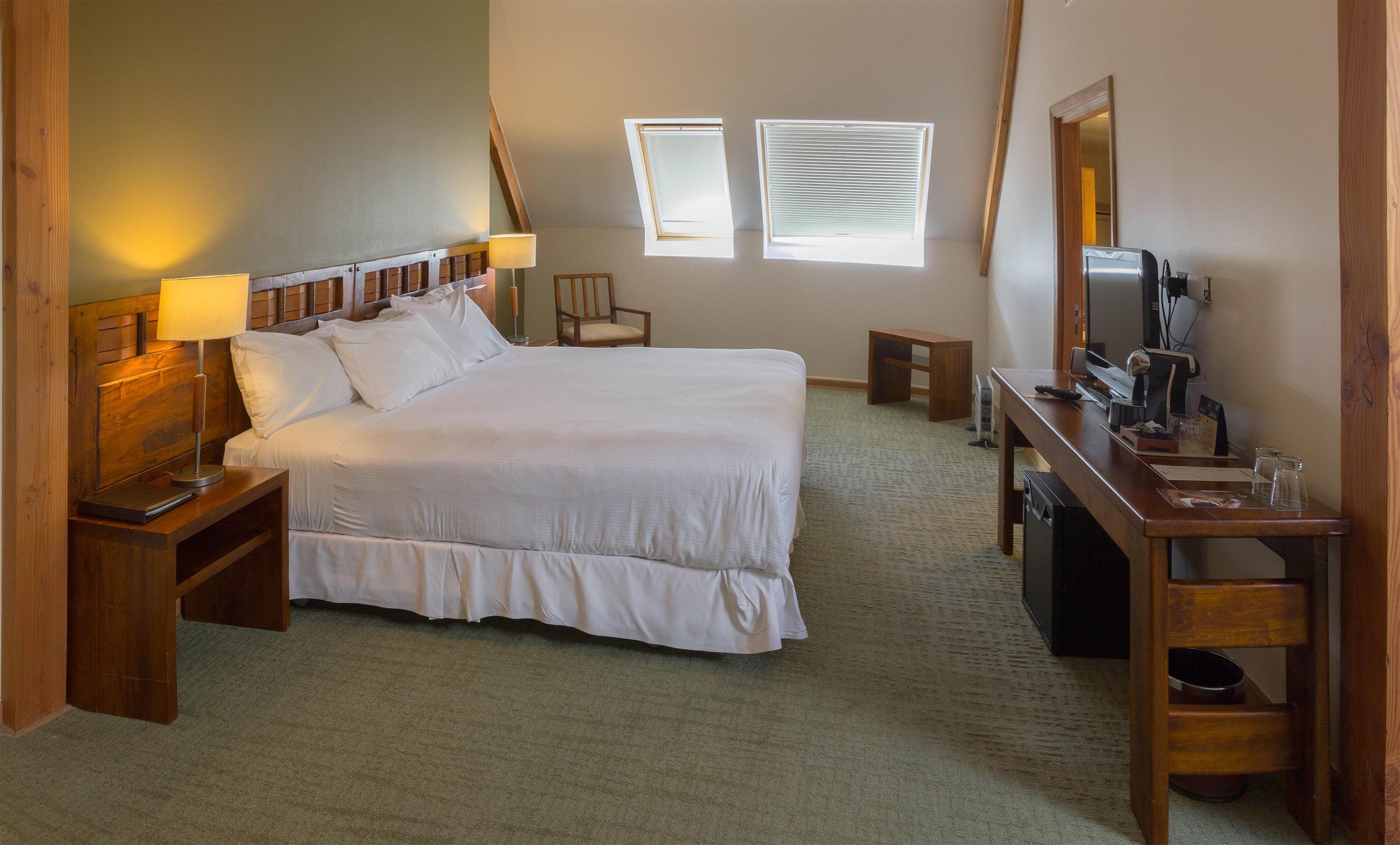 Wyndham Puerto Varas Pettra Eksteriør billede A room at the Inn at the Opera