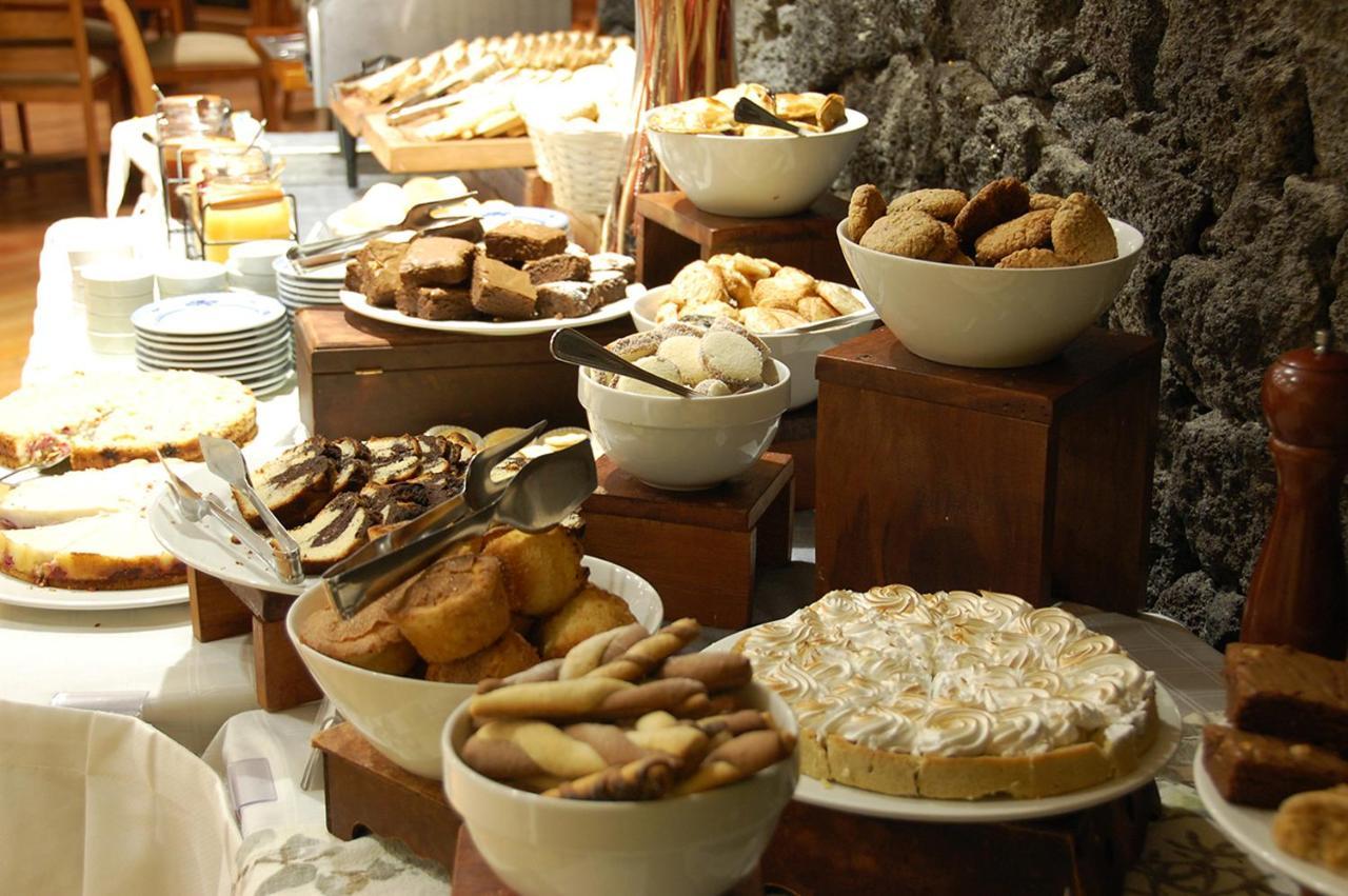 Wyndham Puerto Varas Pettra Eksteriør billede A selection of desserts