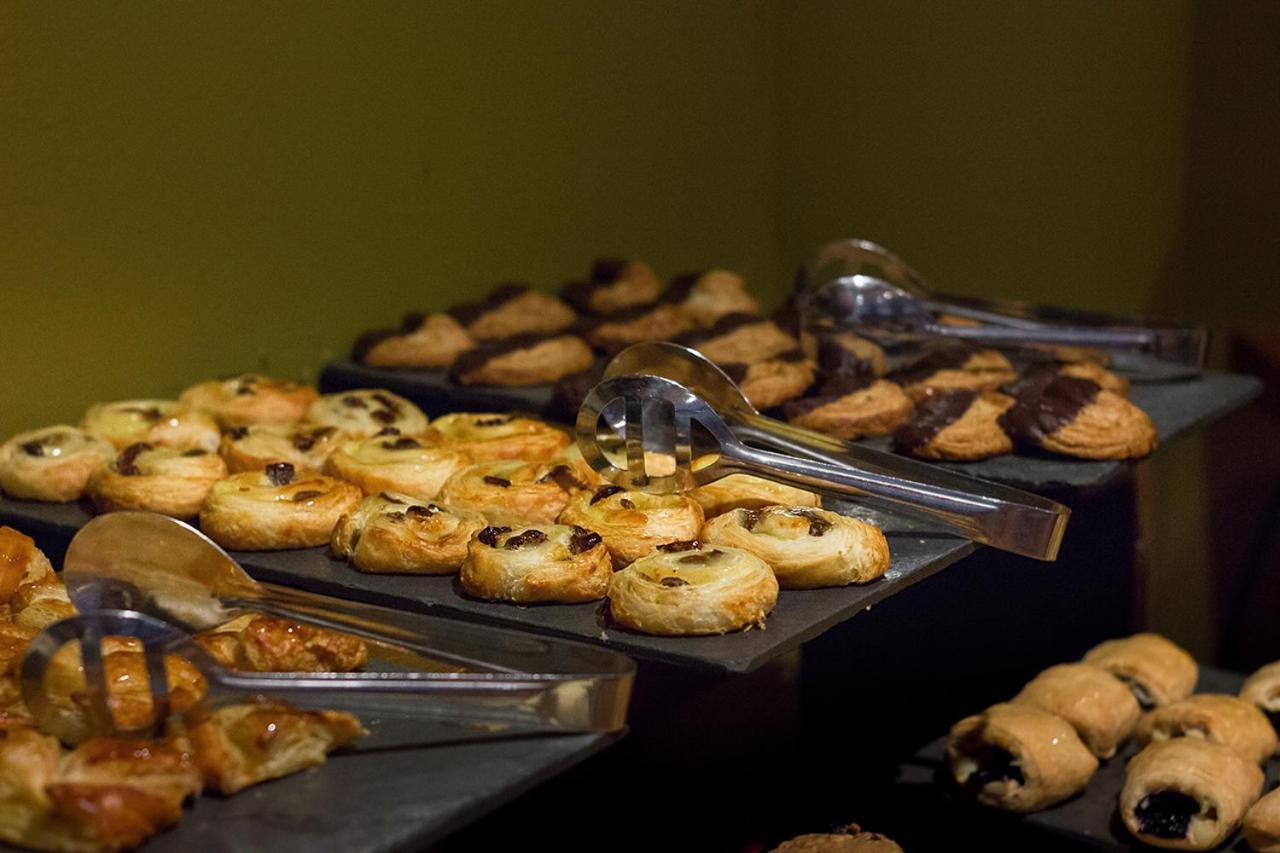 Wyndham Puerto Varas Pettra Eksteriør billede A selection of Danish pastries