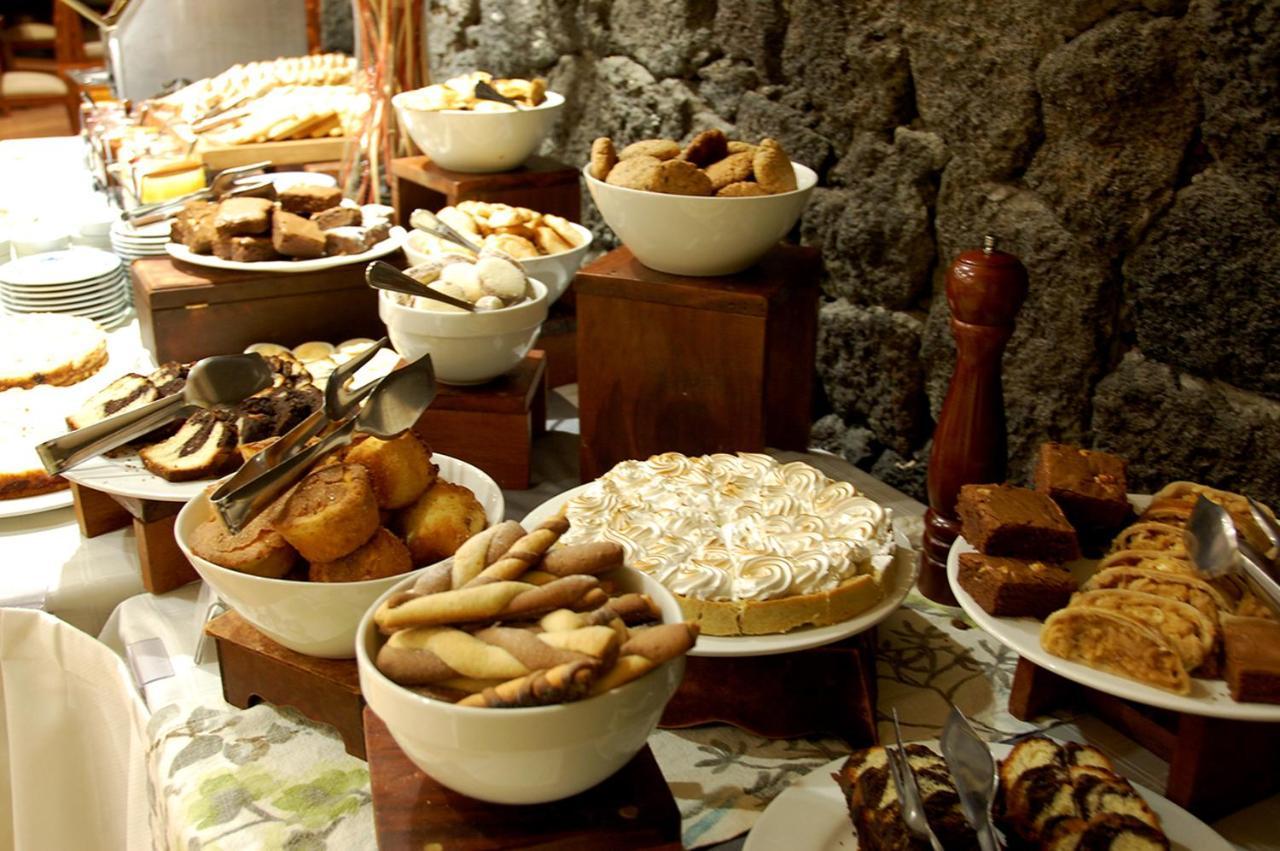 Wyndham Puerto Varas Pettra Eksteriør billede A selection of desserts