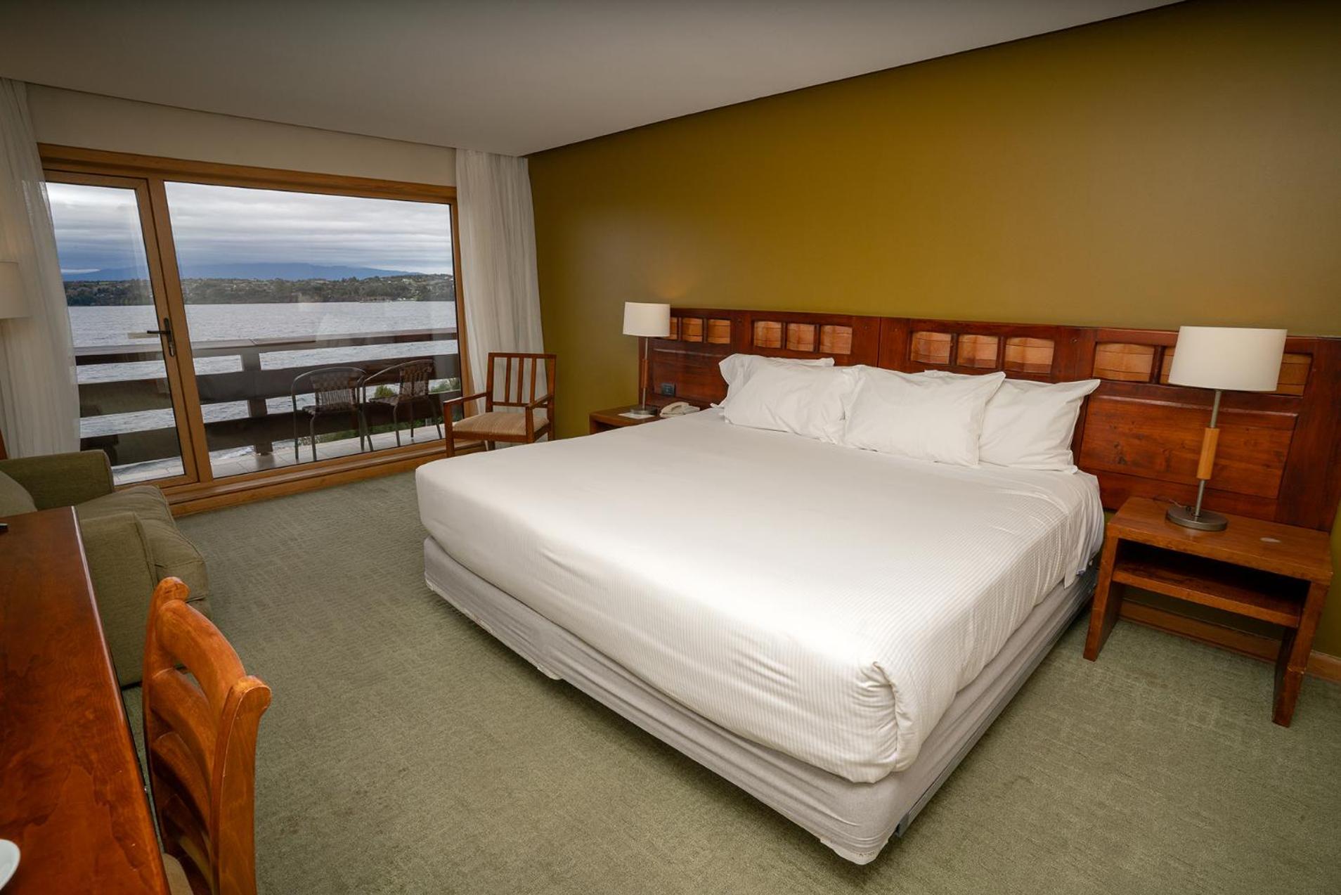 Wyndham Puerto Varas Pettra Eksteriør billede A bedroom at the lodge