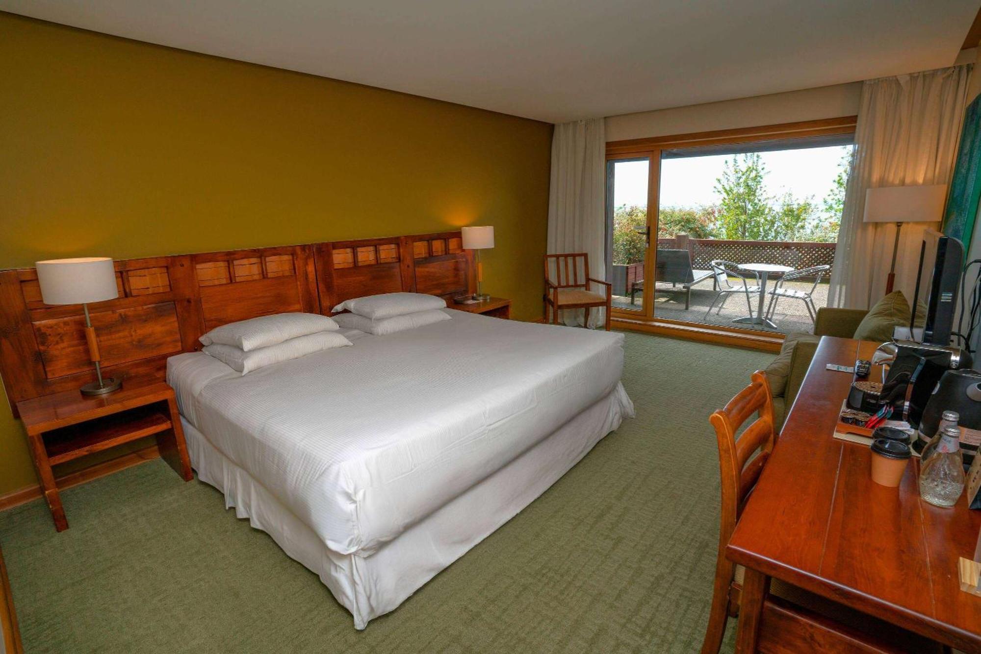 Wyndham Puerto Varas Pettra Eksteriør billede A room at the hotel