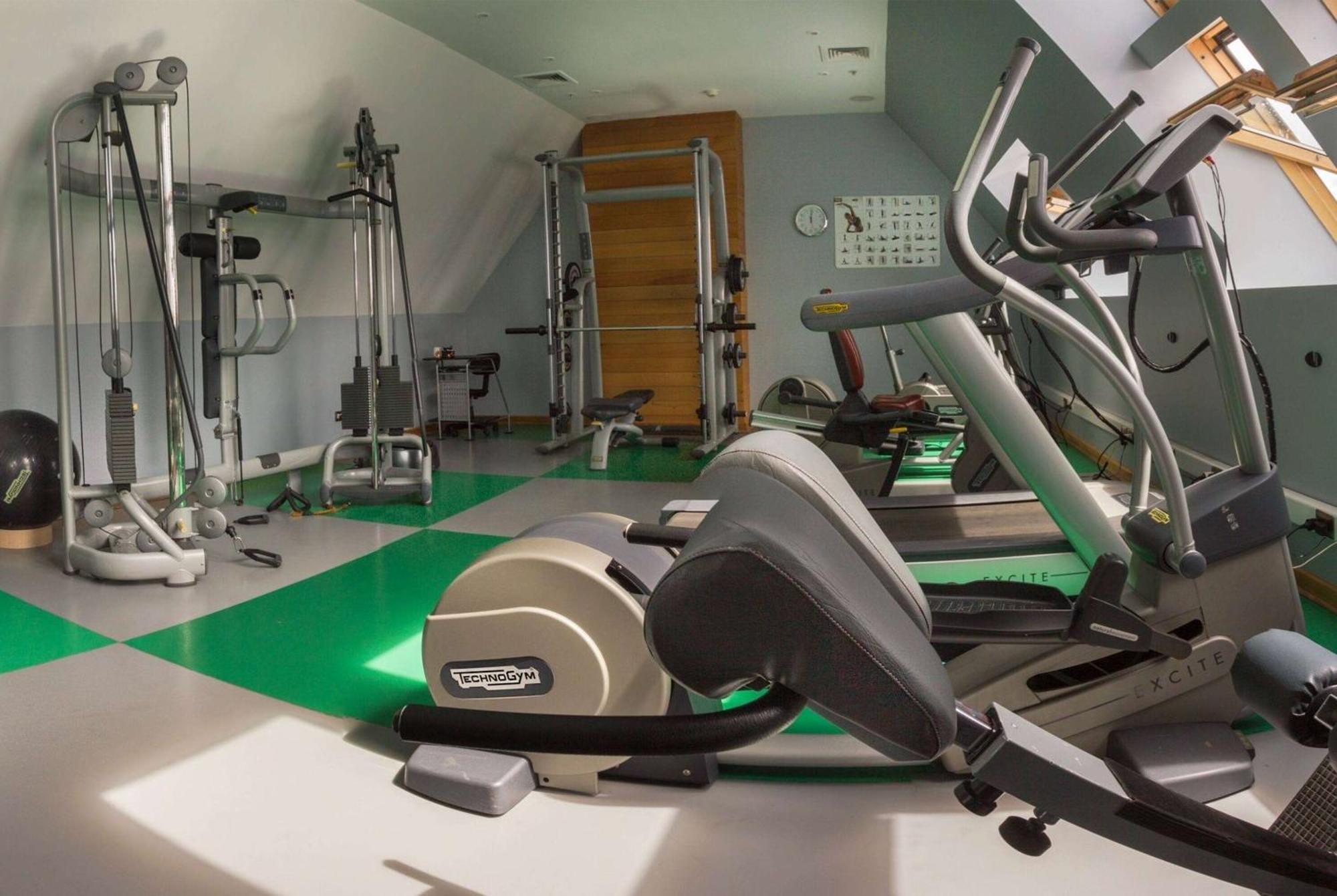 Wyndham Puerto Varas Pettra Eksteriør billede A gym in the UK