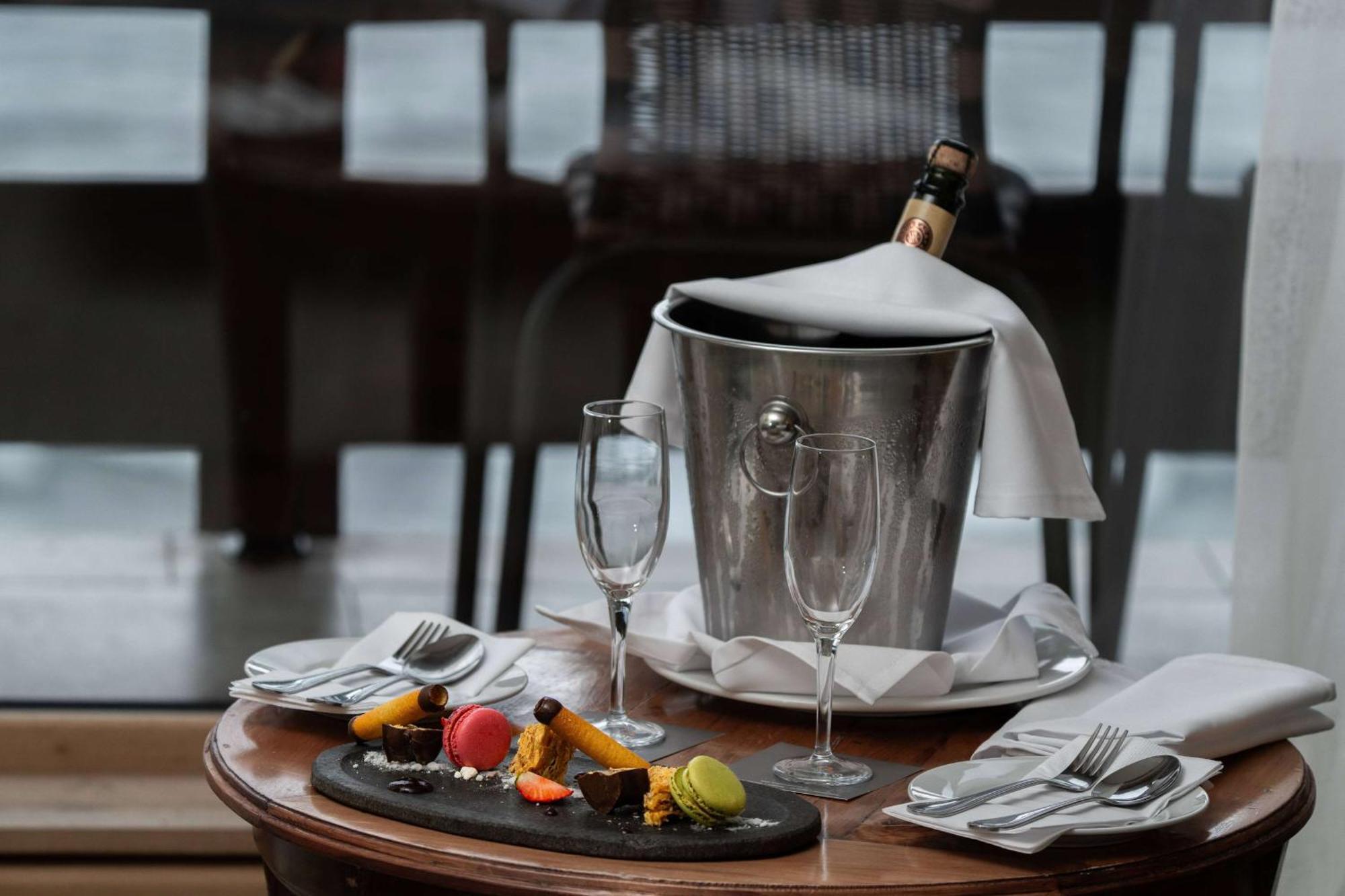Wyndham Puerto Varas Pettra Eksteriør billede Champagne bucket